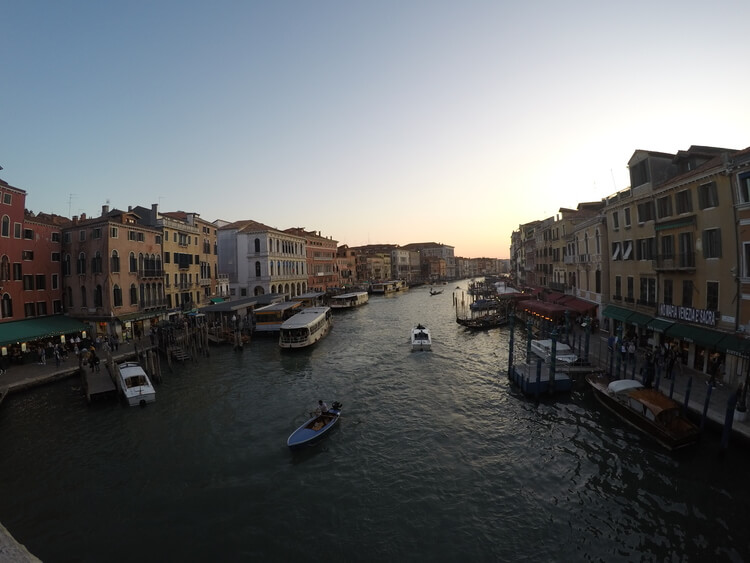 Vistas desde puente de Riaalto. Venecia